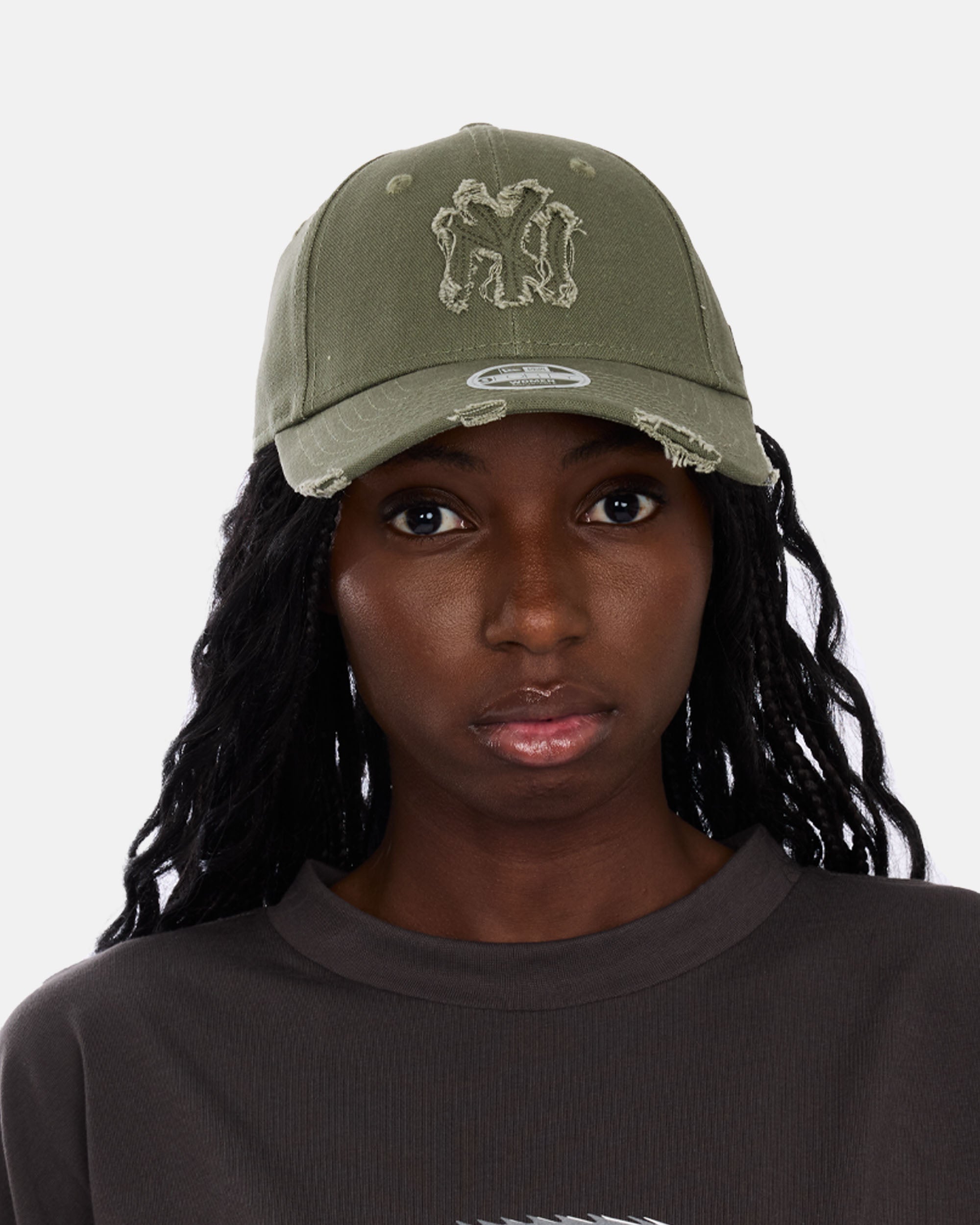 New Era Female Distressed 9FORTY® RIG 60758944