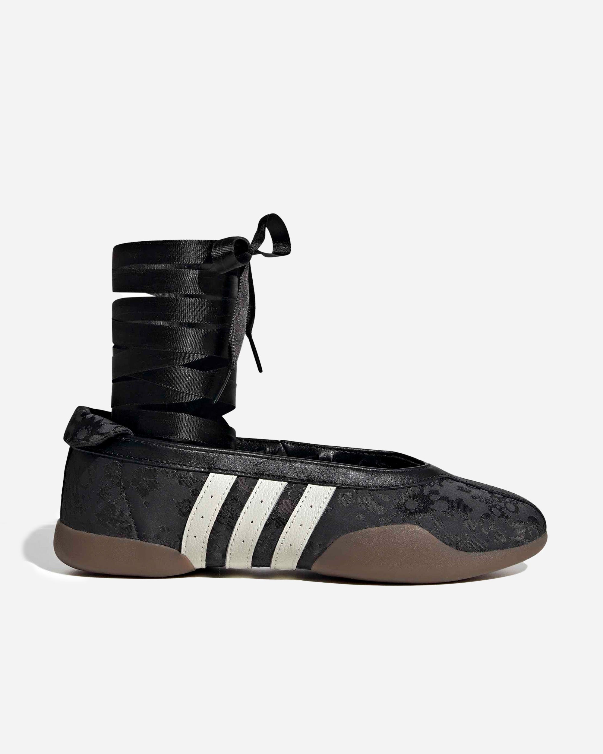 adidas Originals Taekwondo Mei Ballet CBLACK/OWHITE/GUM5 IH6916