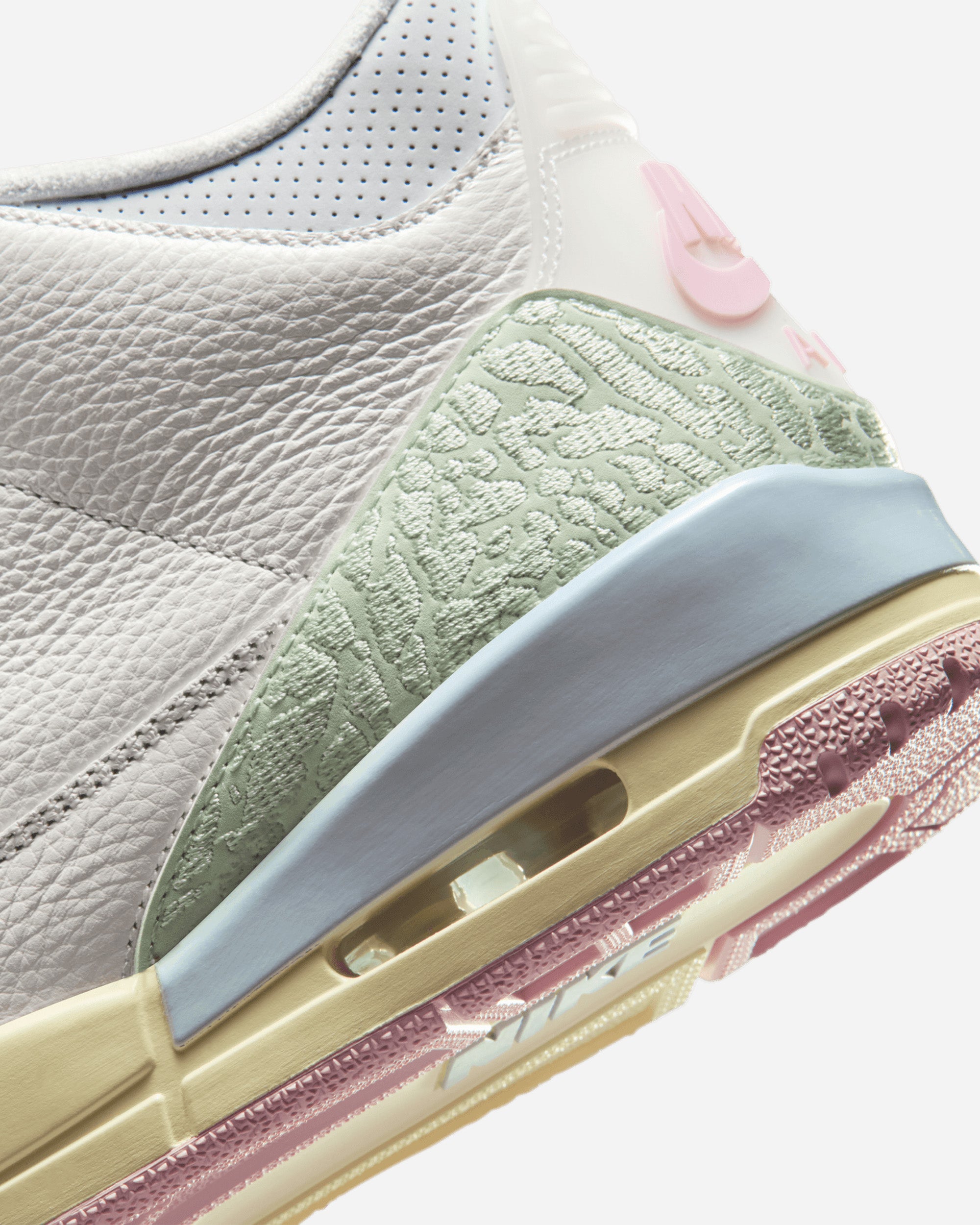 Jordan Brand Air Jordan 3 Retro "Spring is in the Air" SAIL/JADE AURA IF4396-100