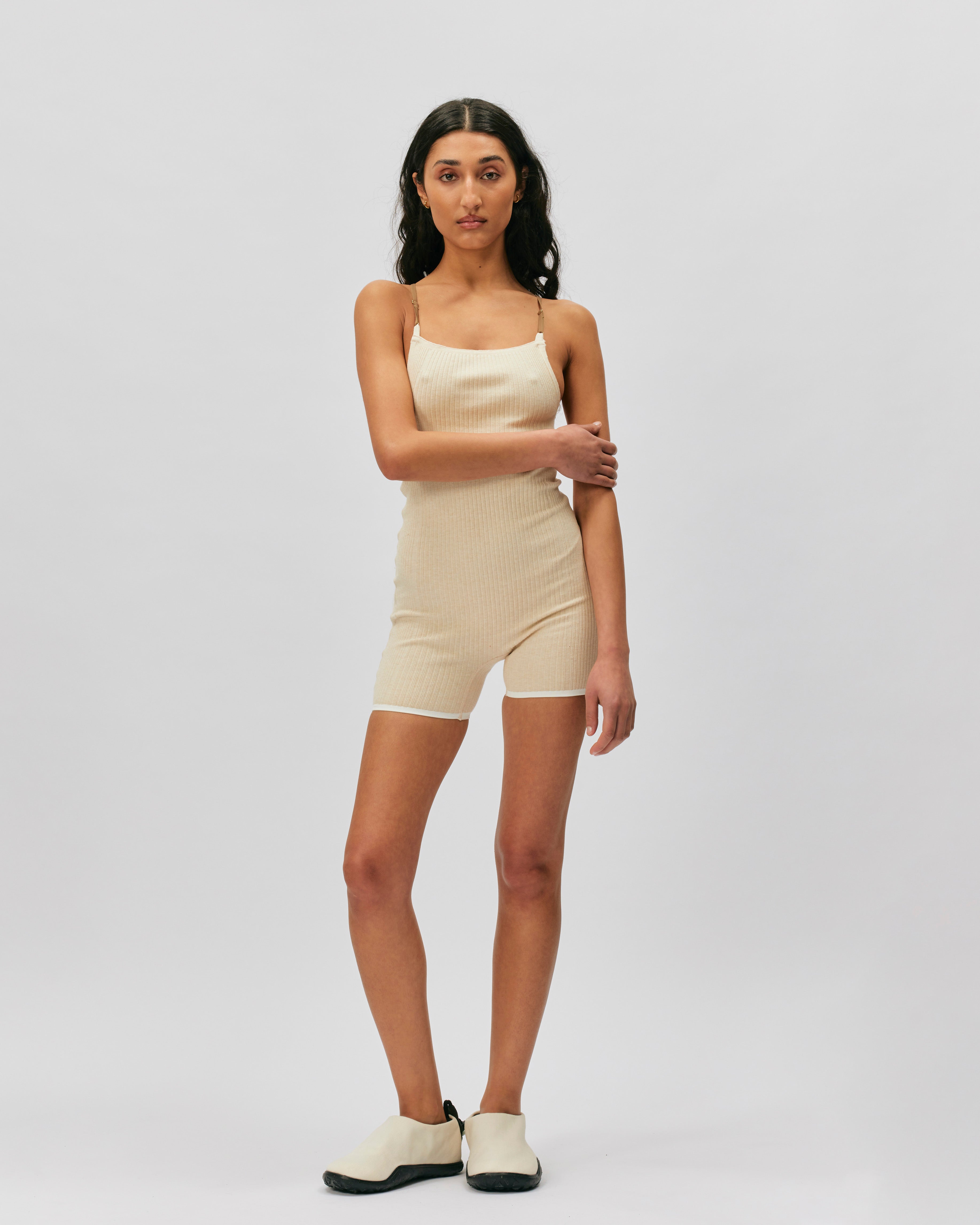 Nike Bodysuit Shorts côtelés Nike x JACQUEMUS PEARL WHITE/SAIL DN3234-221