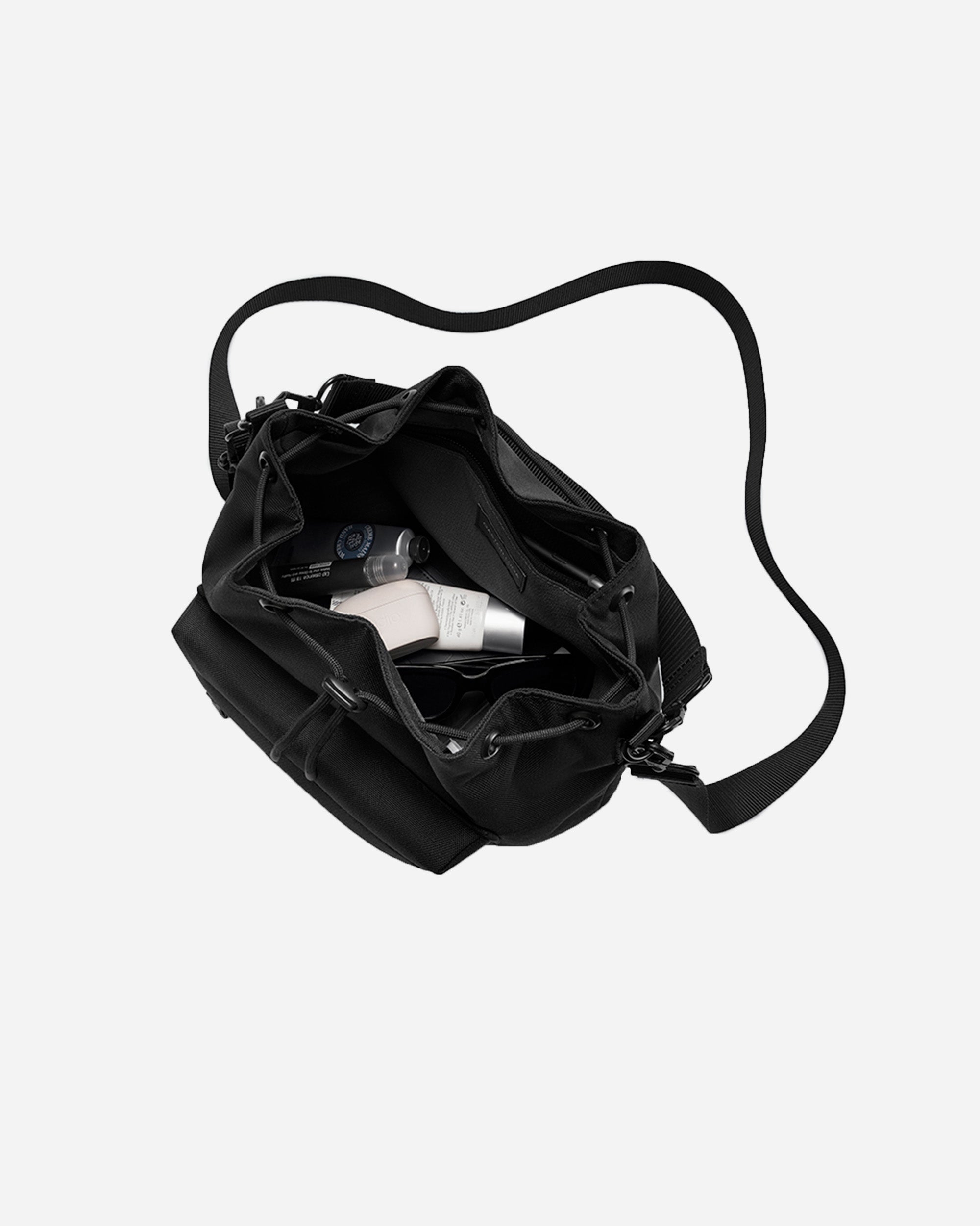 Gaston Luga Spläsh Bucket Crossbody Black SPBCBWEBK